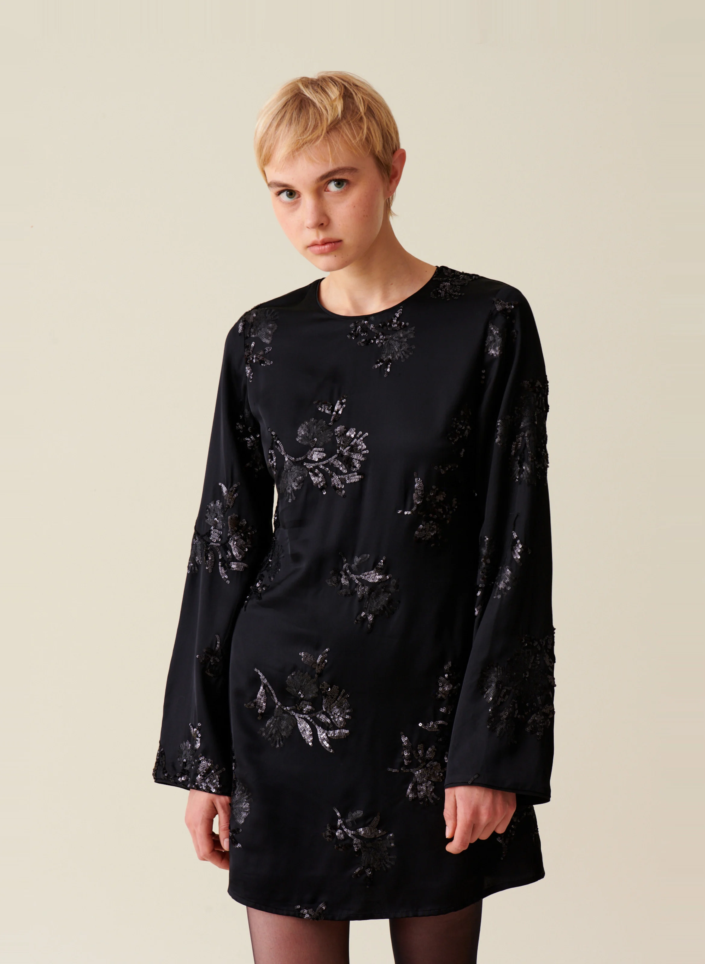 Robe noire sequins brodés | Noir