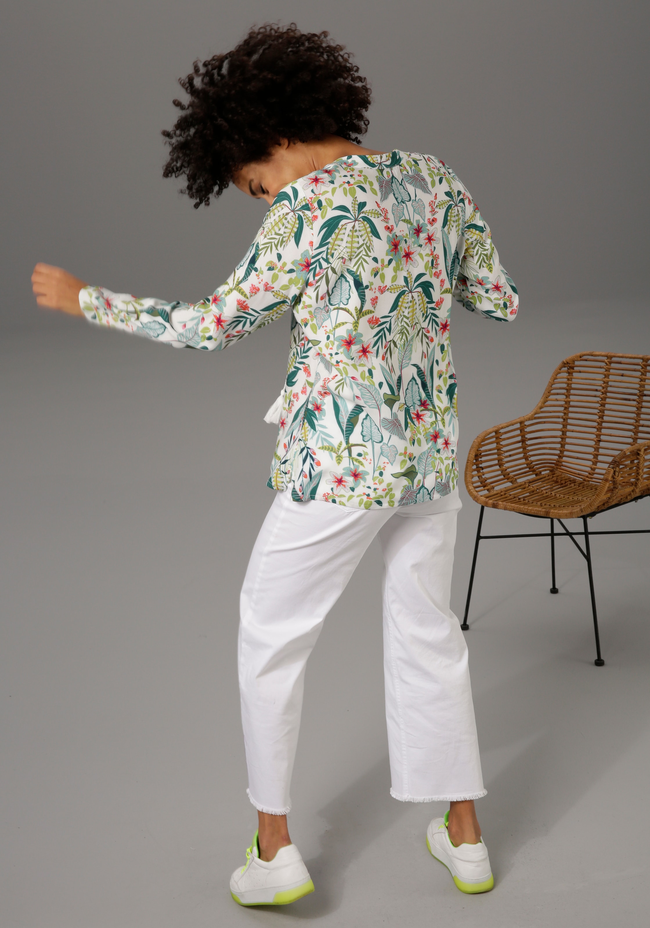 Aniston CASUAL Schlupfbluse , mit Blüten und Blättern bedruckt