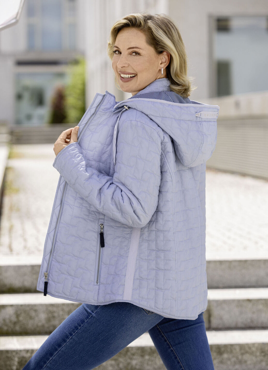 Funktionsjacke mit interessantem Stepp