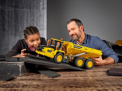 LEGO Volvo 6x6 Truck met kieptrailer (42114)