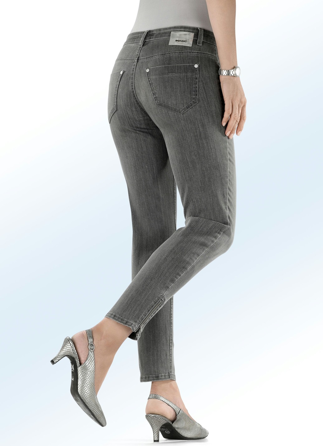 Magic-Jeans mit modischen Reißverschlüssen an den Beinabschlüssen