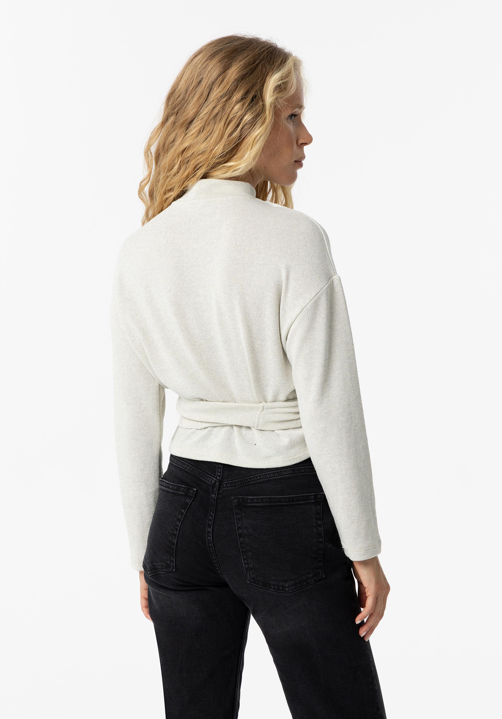 T-shirt Cut Out com Laço e Brilho