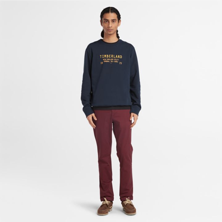 Moletom utilitário masculino com gola redonda na cor azul marinho.