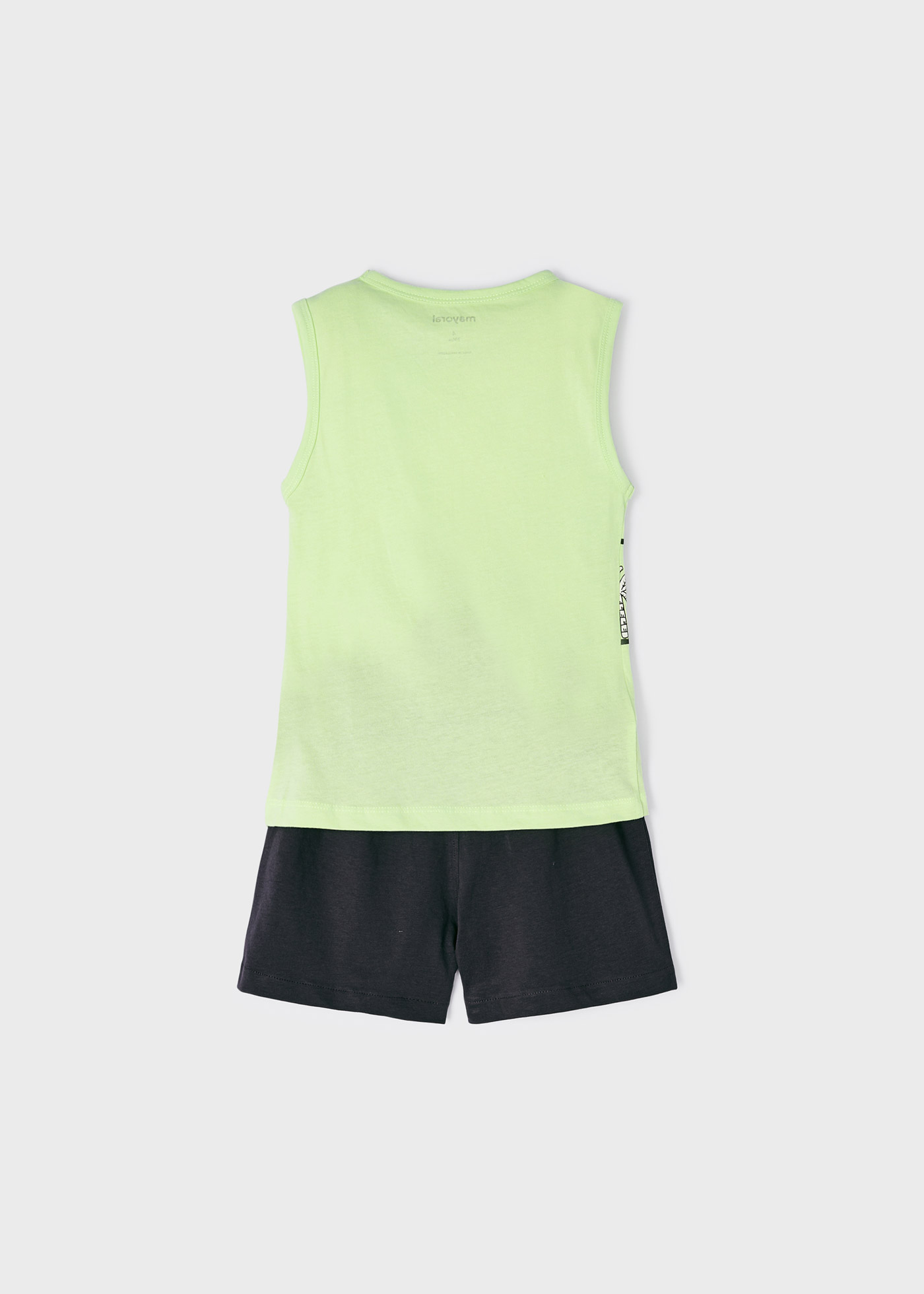 Pijama infantil confeccionado com algodão sustentável.