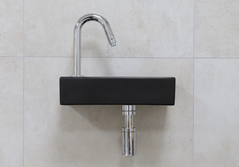 Mueller Mini Rhea fonteinset zwart met gebogen fonteinkraan links in kleur chroom