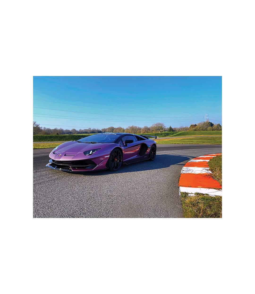 Stage de pilotage : 2 tours de circuit au volant d'une Lamborghini Aventador SVJ Roadster - SMARTBOX - Coffret Cadeau Sport & Aventure