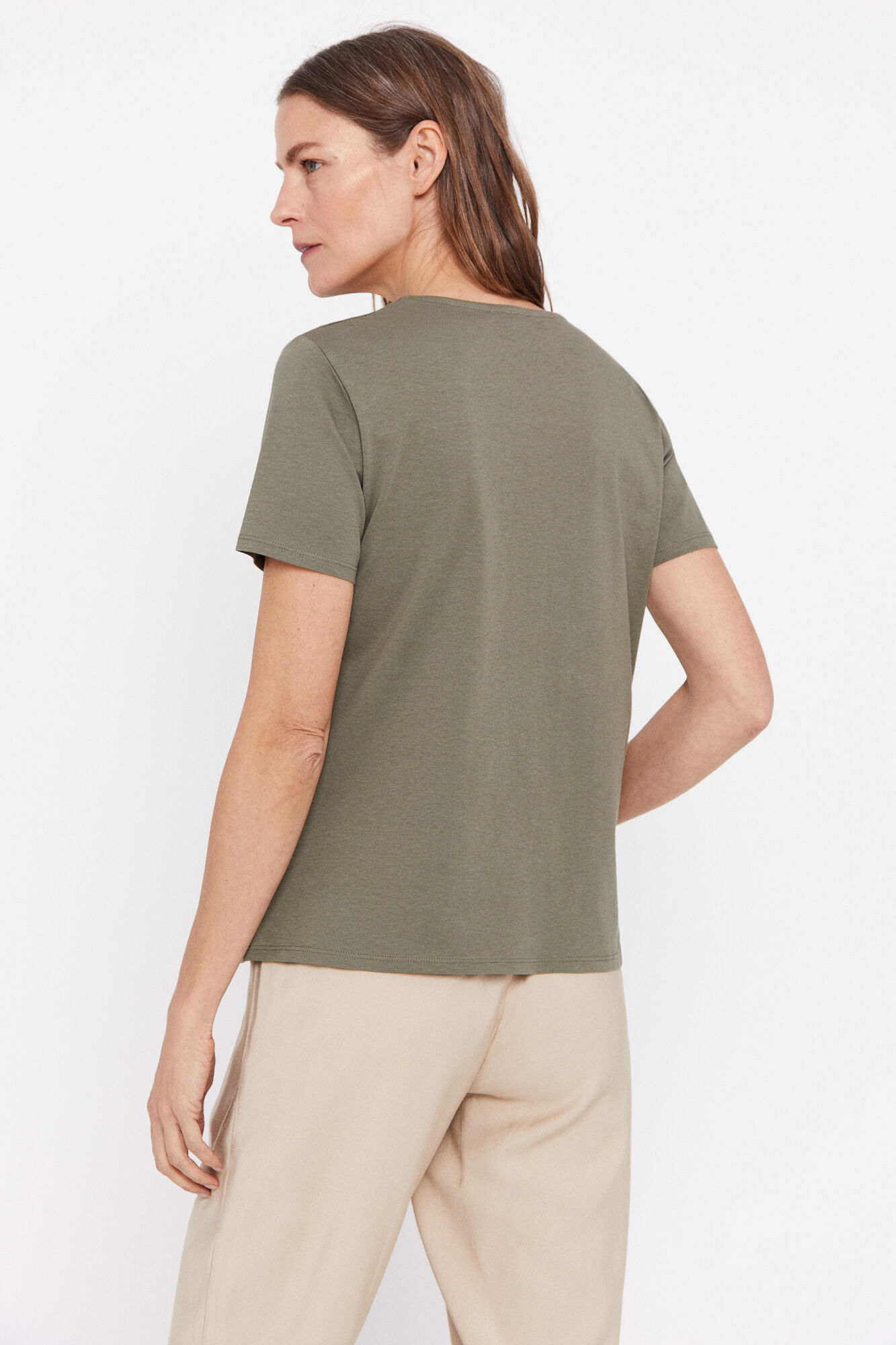 Camiseta com bordado floral - Cáqui