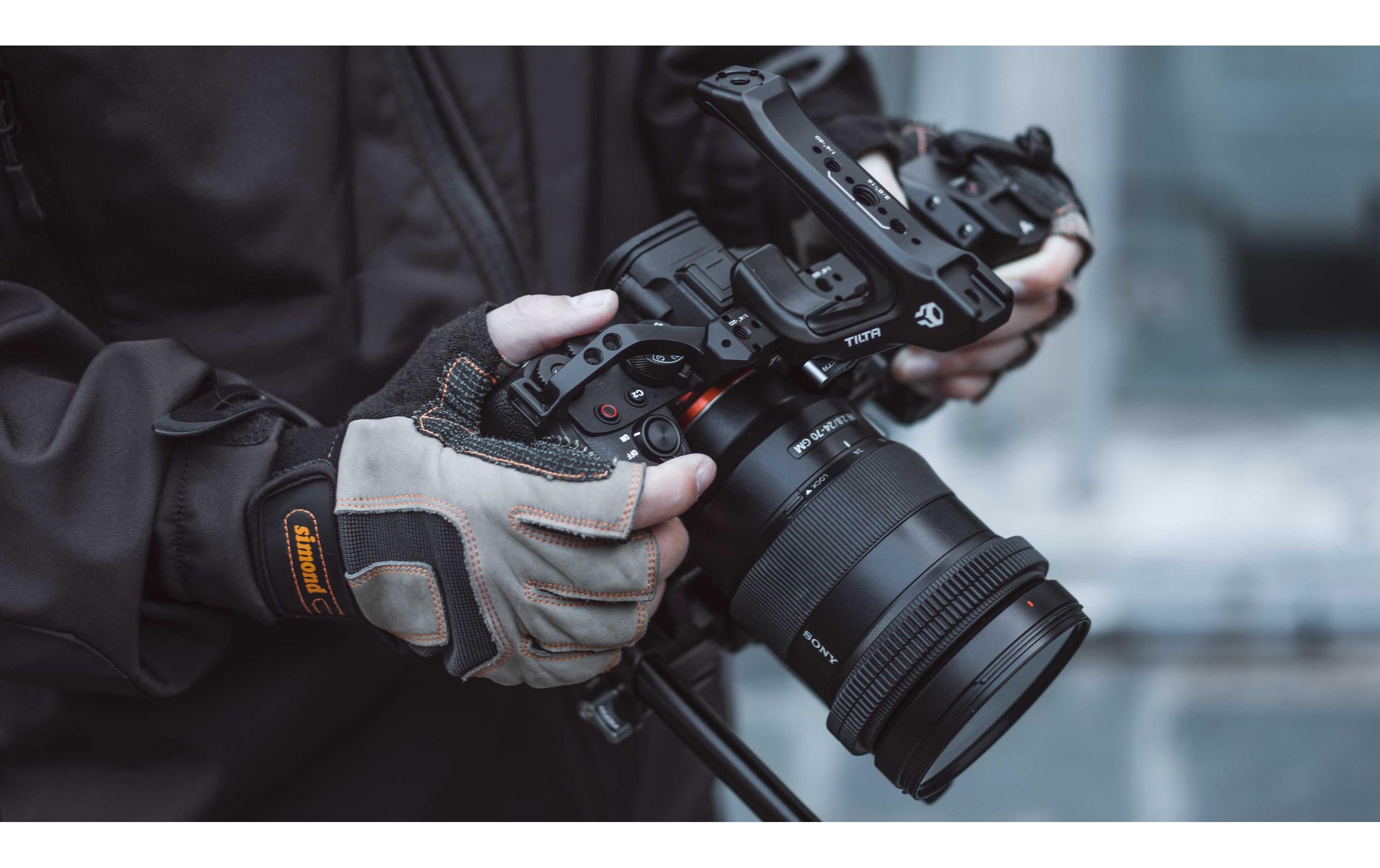 Full Camera Cage für Sony a7 IVBietet Schutz für die Sony a7 IV, a1, a7S III, a7R IV, a7R V, a7 III, a7R III, A9 und ermöglicht die Montage verschiedener Zubehörteile