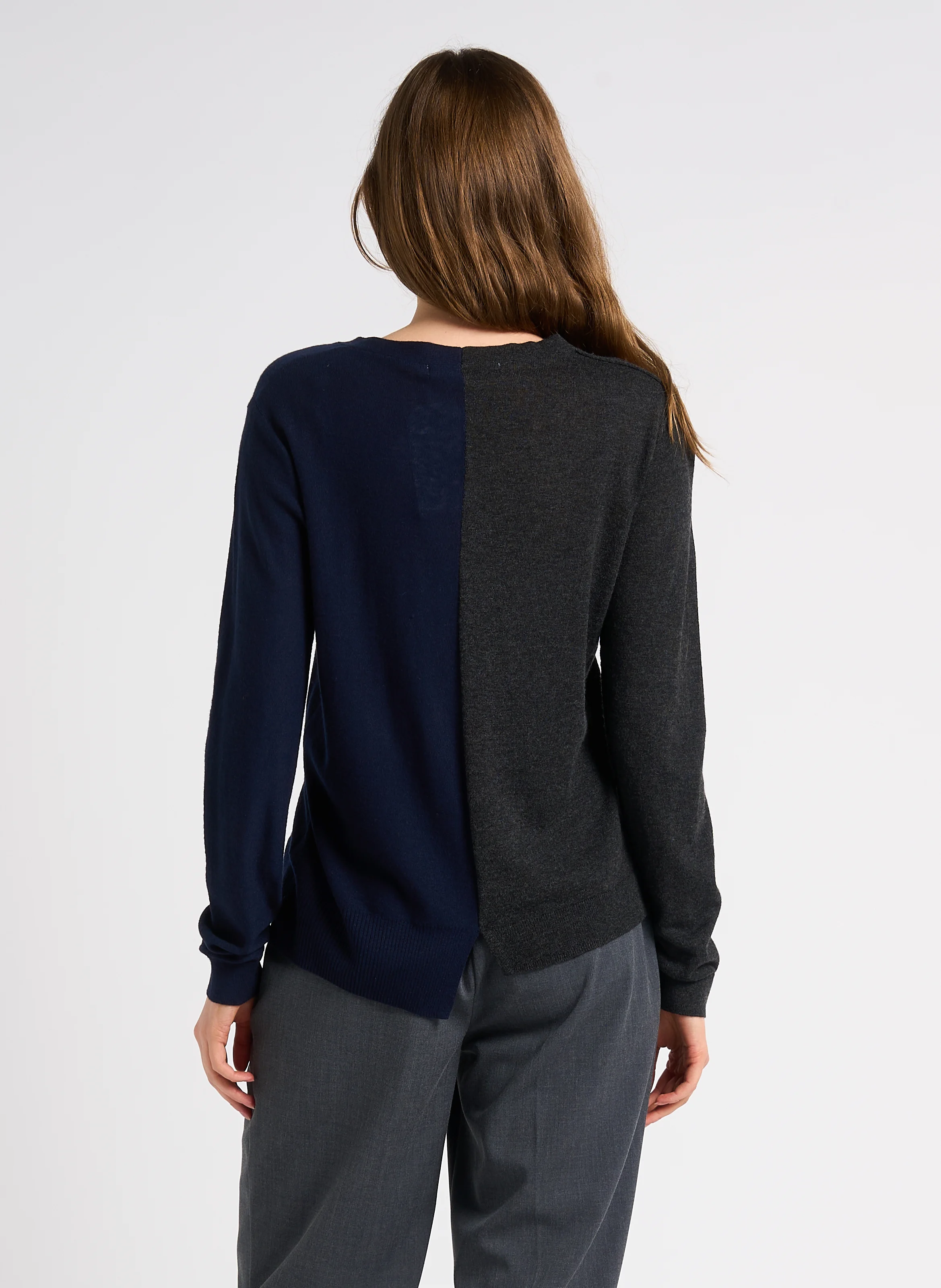 Pull bicolore asymétrique en laine mélangée| Bleu
