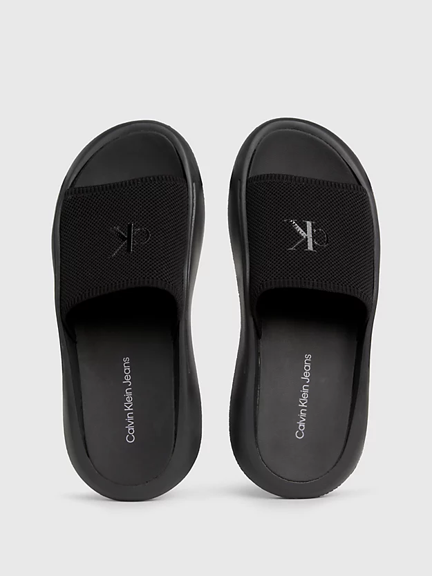 Chinelo com logotipo híbrido