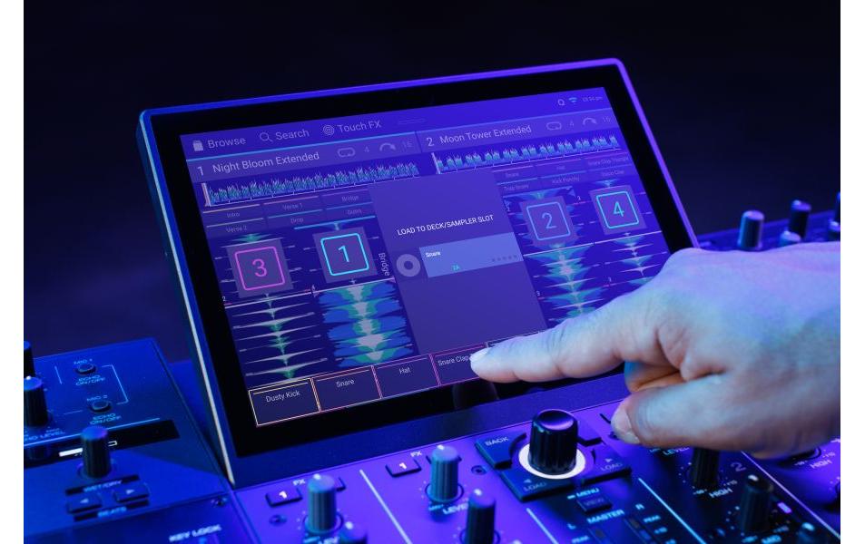 DJ-Controller Prime 4+ Special Edition White<br>4-Deck Standalone-DJ-Controller mit Stems