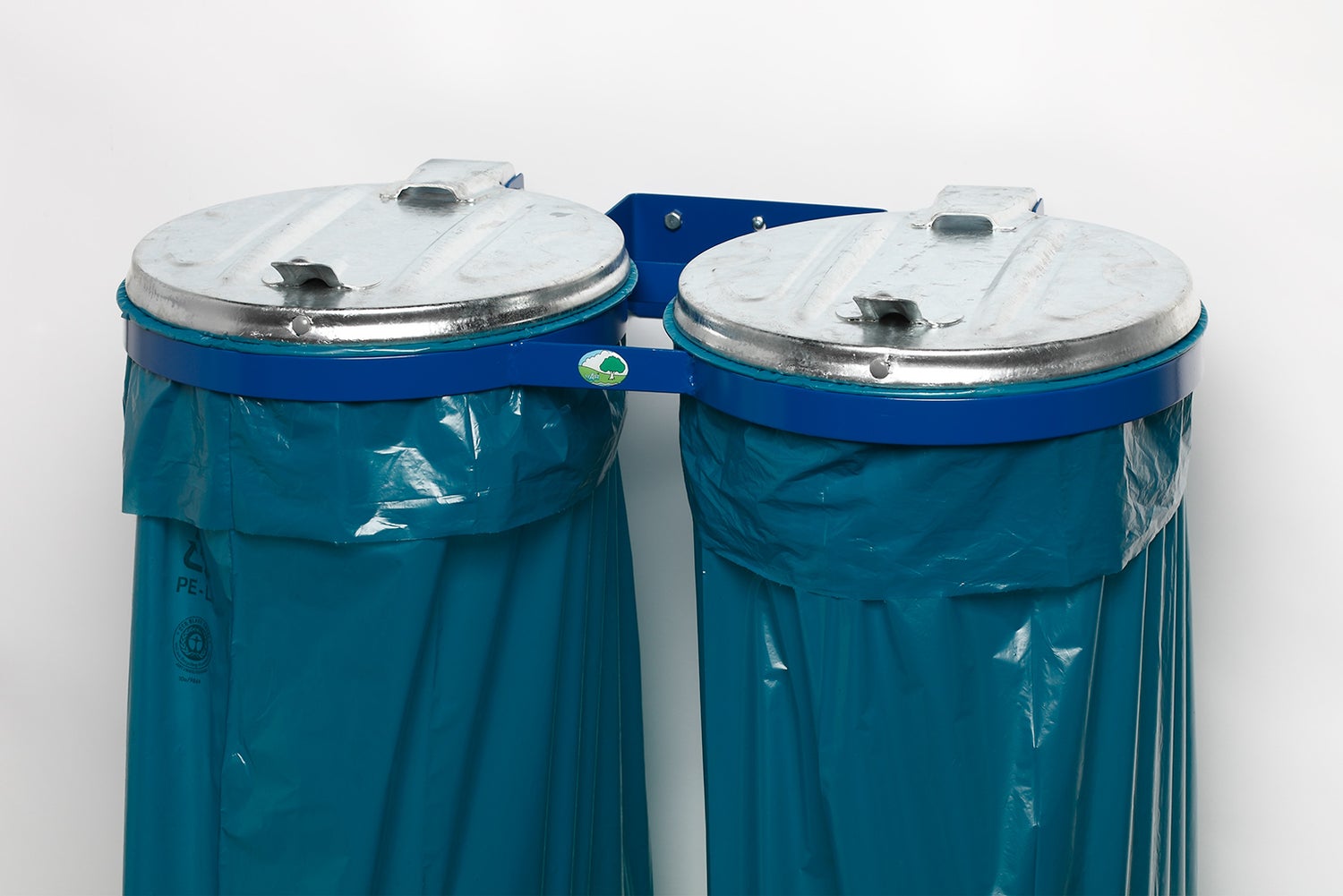 PROREGAL Robuuste dubbele afvalbak met metalen deksel, wandmontage, 2 x 120 liter, B x D 80 x 53 cm, staal, blauw verzinkt