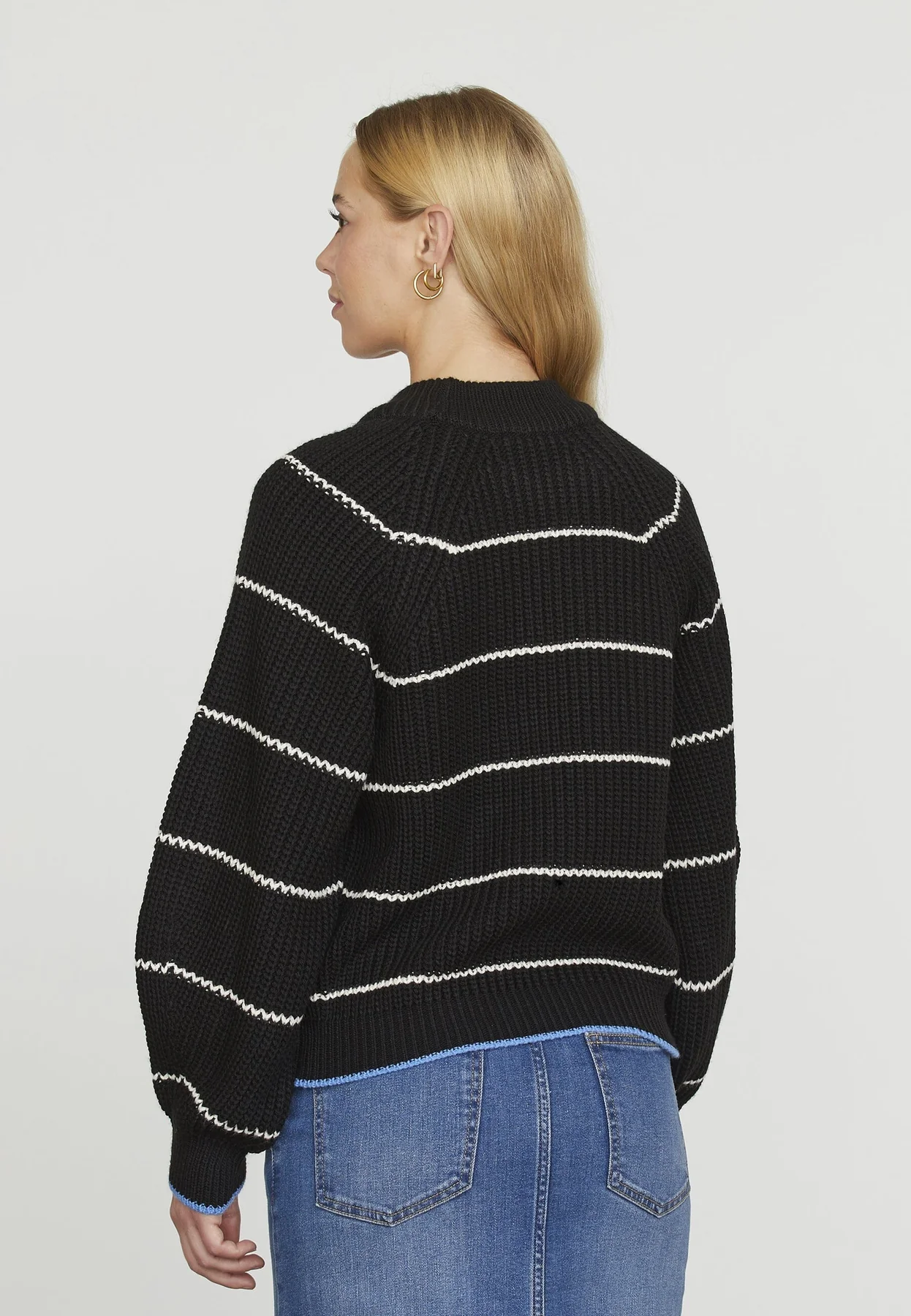 Sisters Point Miba-Pu2 834 black cream