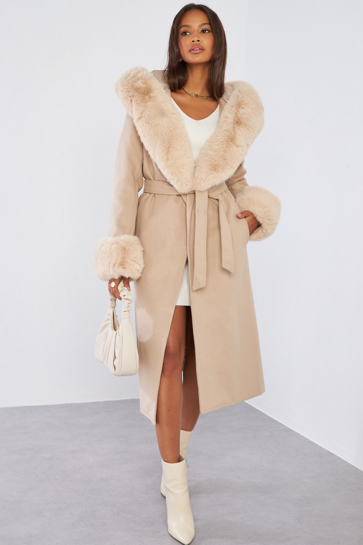 Manteau beige à fourrure