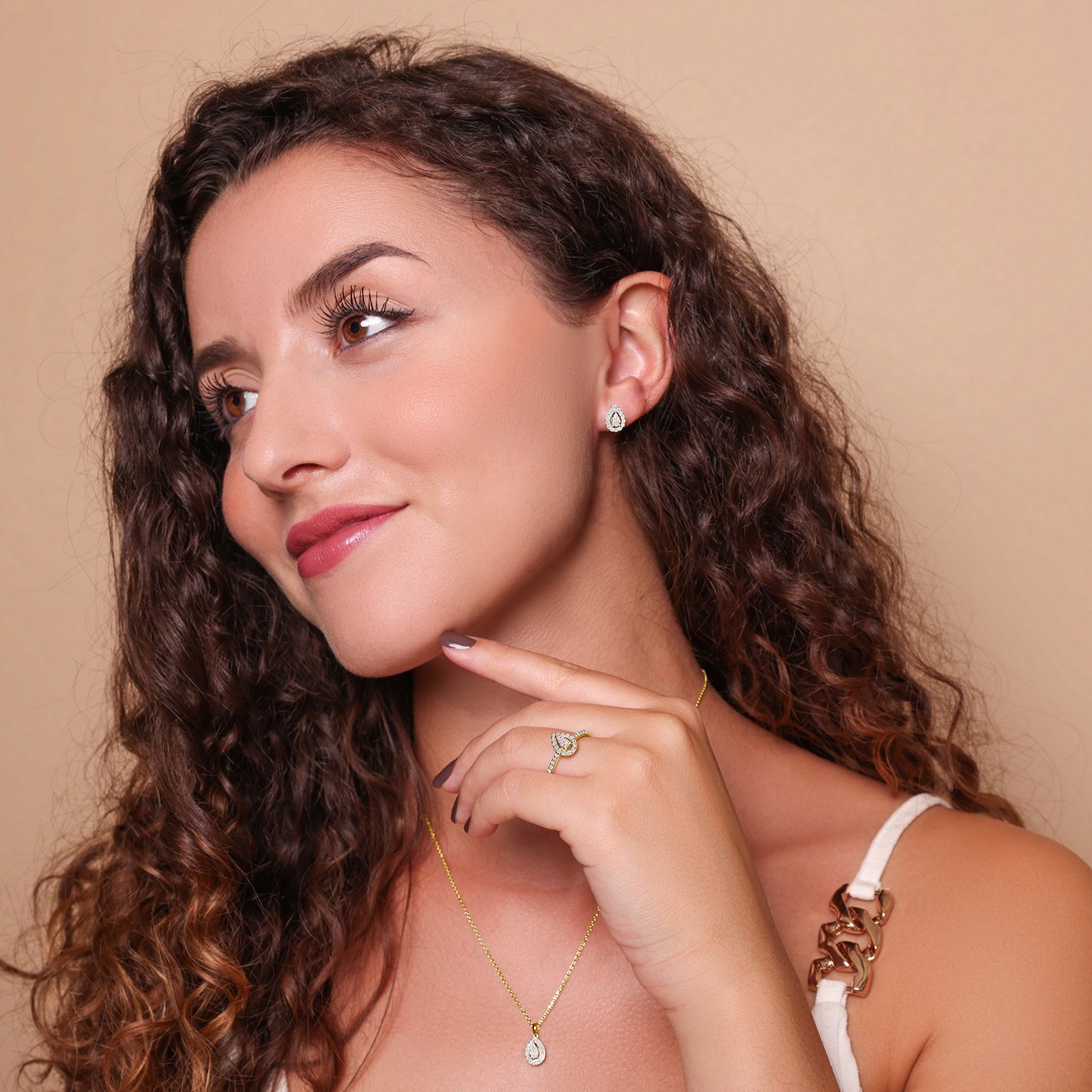 Collier mit Anhänger 750/18 K Gelbgold mit Diamanten 0.16 ct H/si