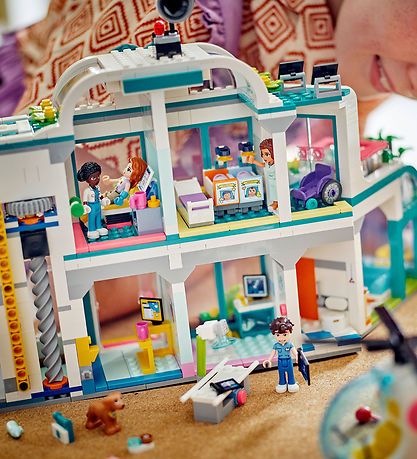 LEGO? Friends - Heartlake City Hospital 42621 - 1045 Dele