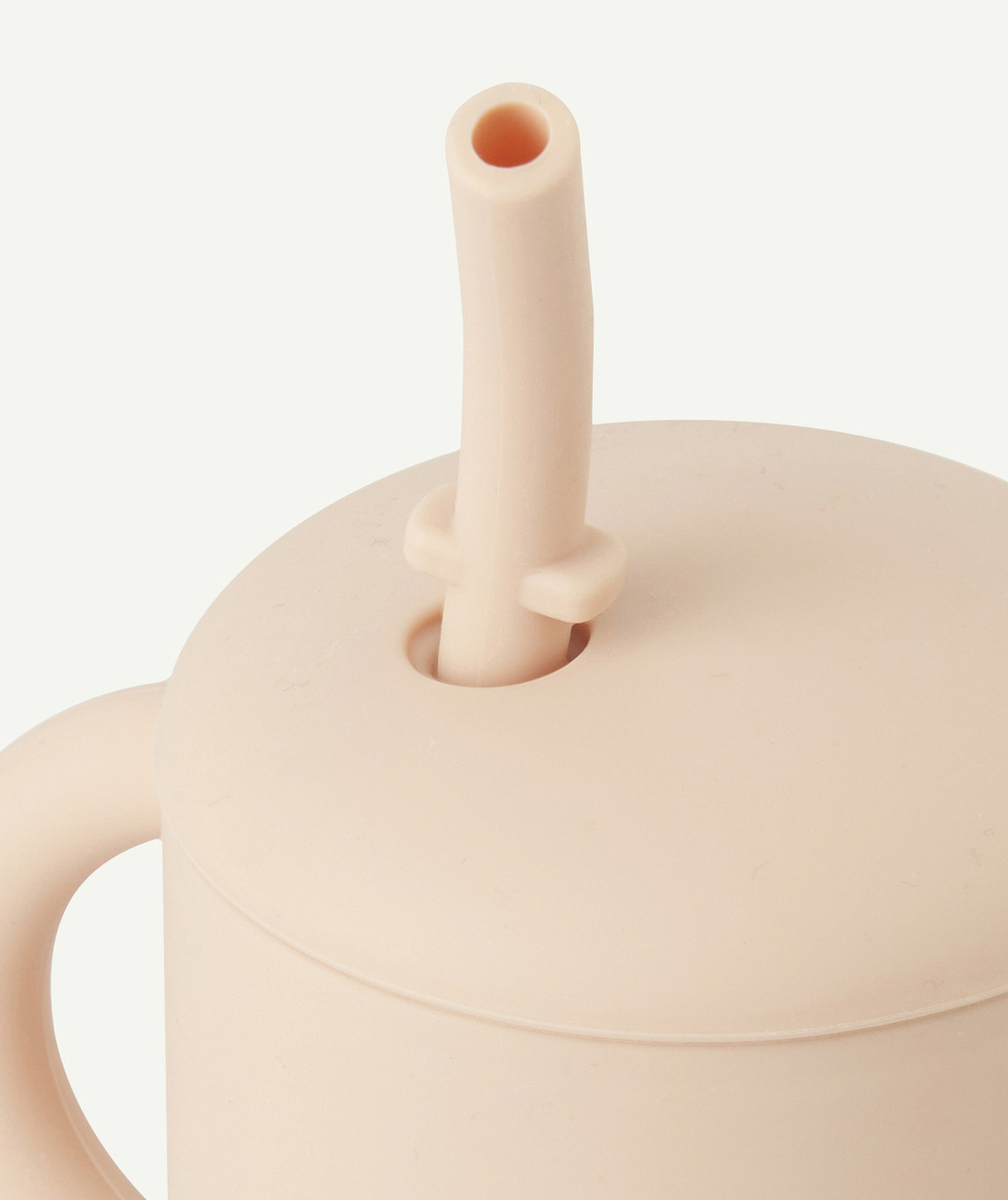 MUSHIETASSE D'APPRENTISSAGE EN SILICONE AVEC PAILLE COULEUR PÊCHE