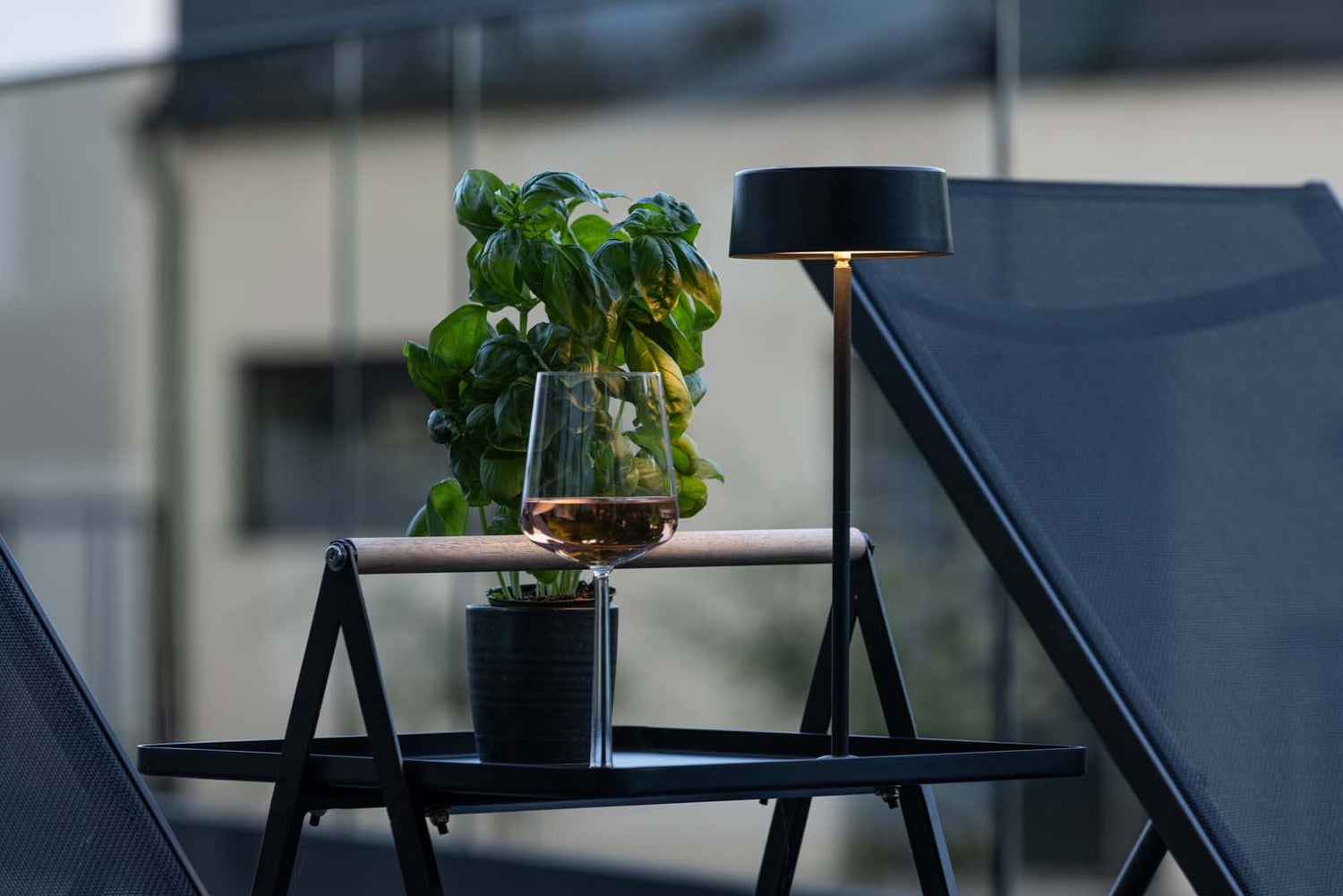 Tern LED tafellamp voor buiten, zwart. 15 x 15 x 34 cm