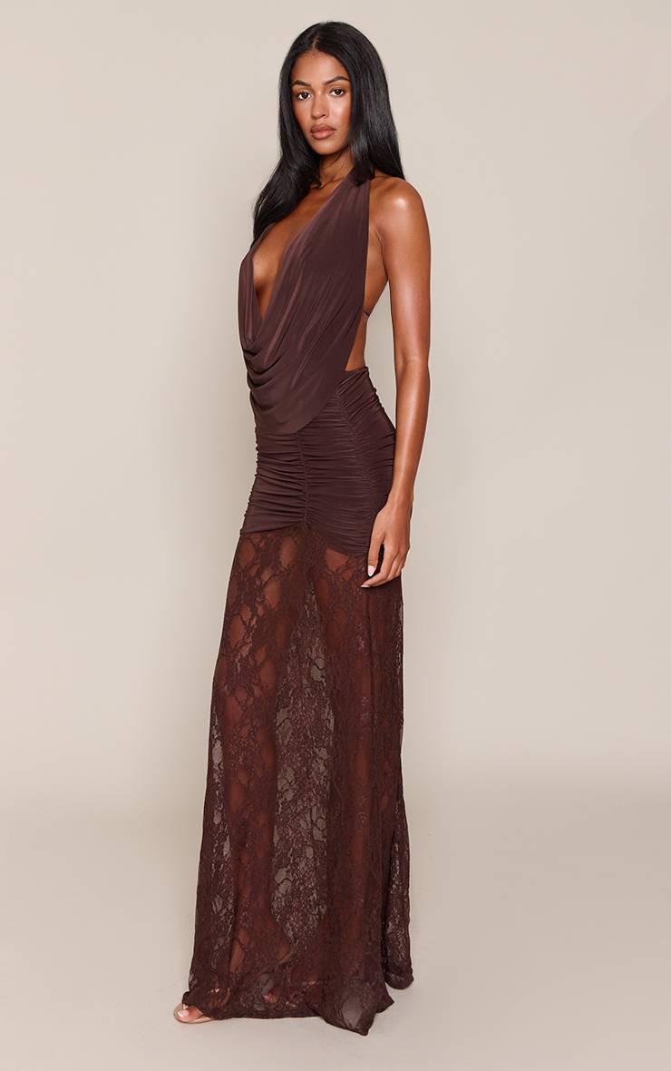 Chocolat Robe Maxi Tall À Col Bénitier Et Dentelle Fluide