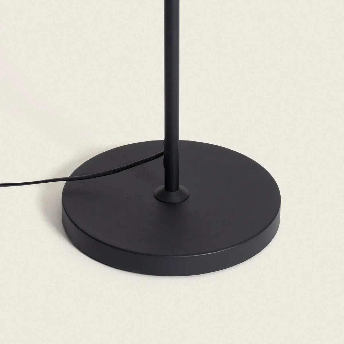 Ledkia Lampadaire Aritz - Noir