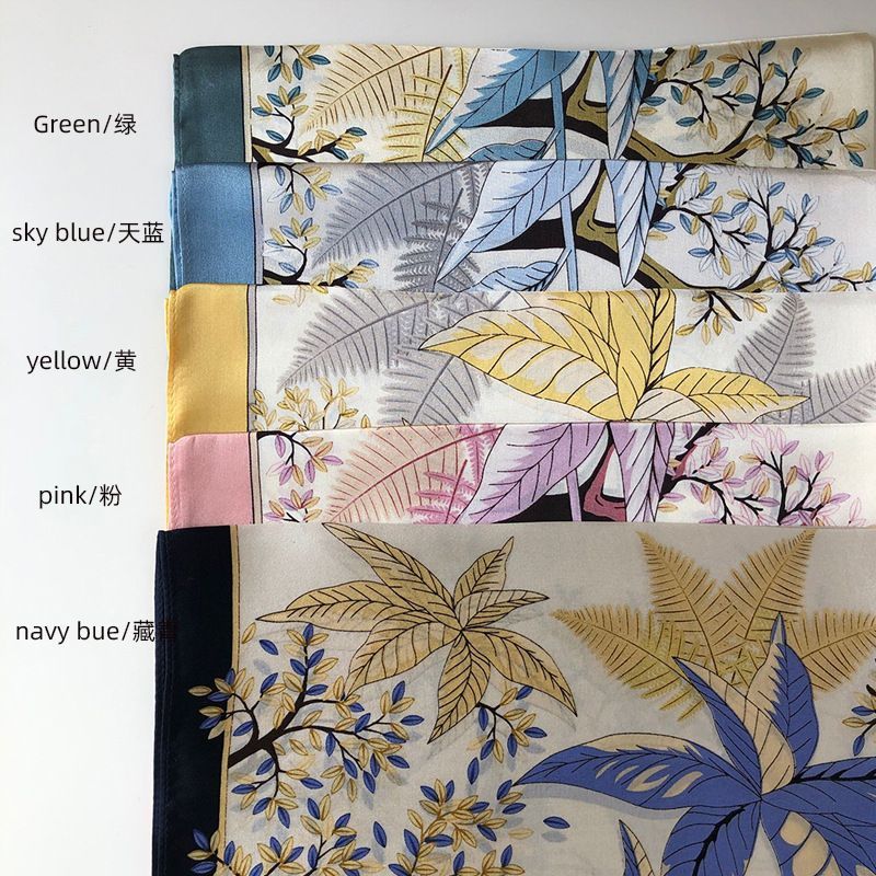 Frior - Zijden sjaal met bloemenprint