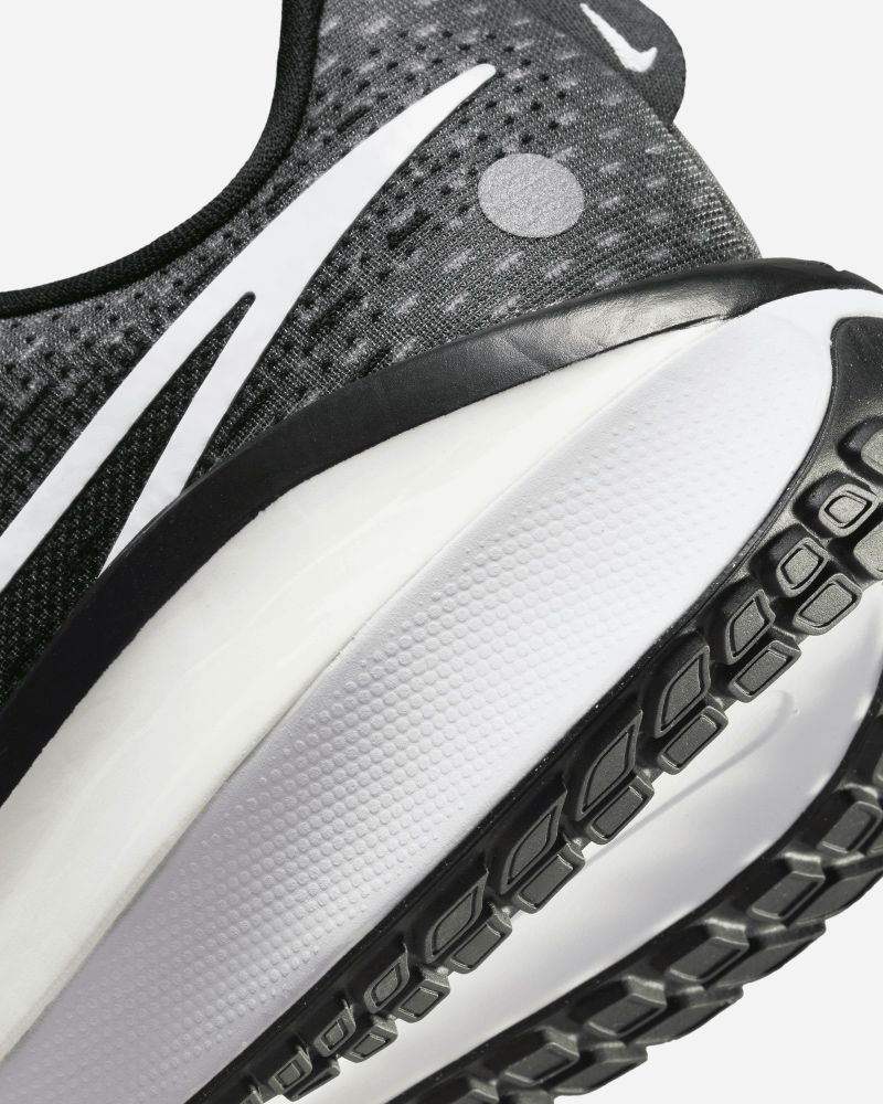 Chaussures de running Nike Vomero 17 Noir & Blanc pour homme