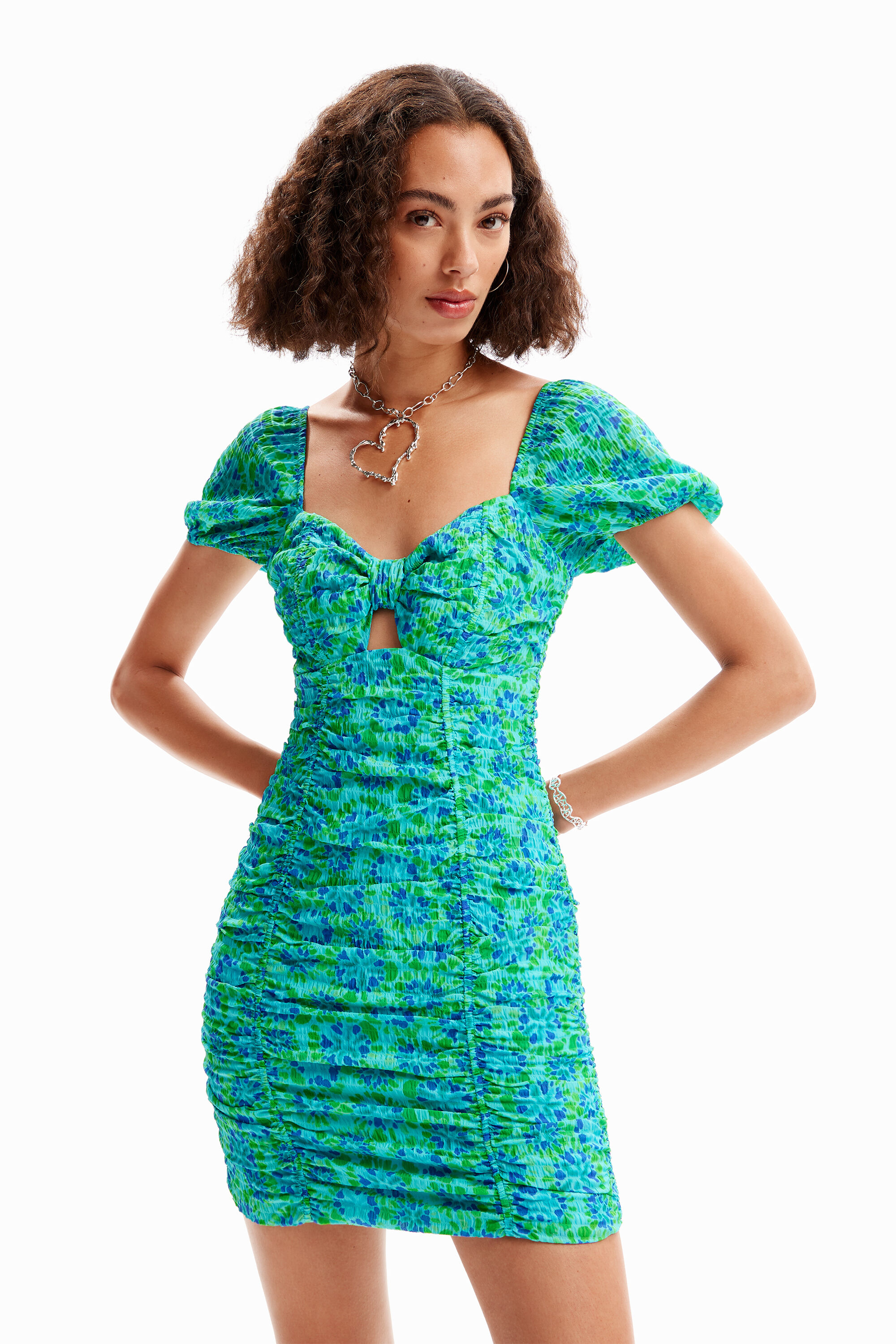 Robe courte froncée nœud