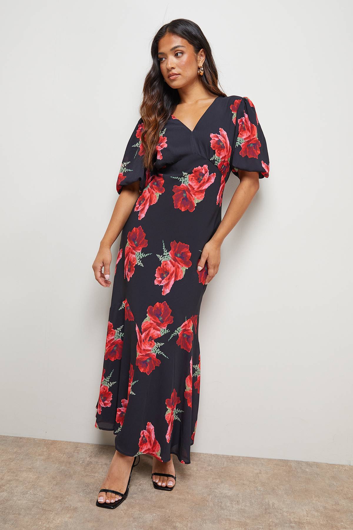 Oasis Robe Midaxi à Queue de Poisson en Mousseline Imprimée avec Manches Bouffantes Petite
