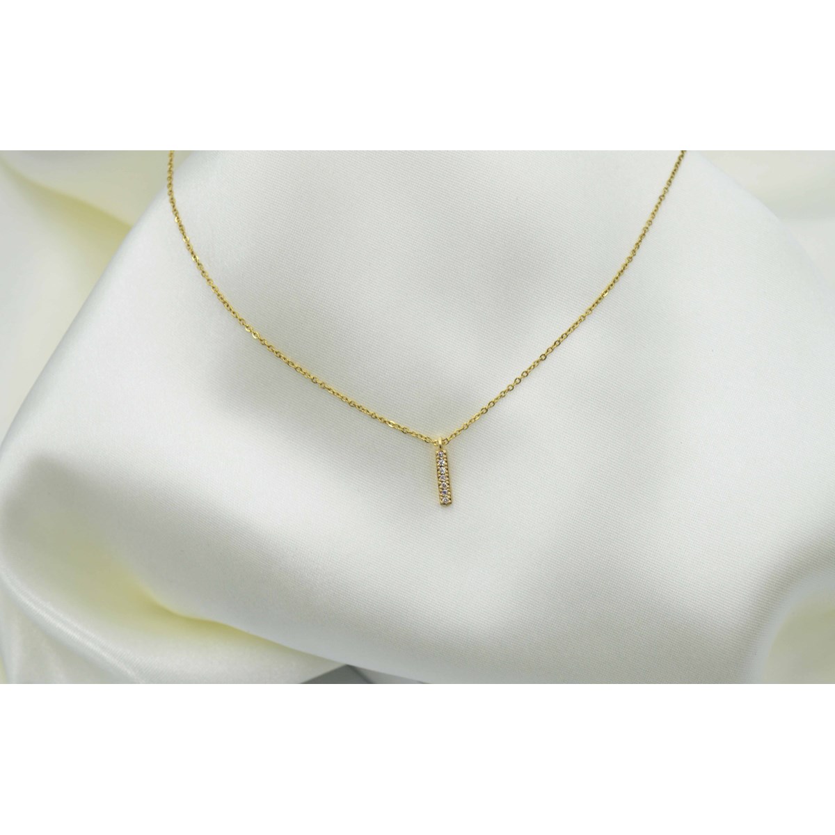 Collier délicat minimaliste pendentif  zirconium