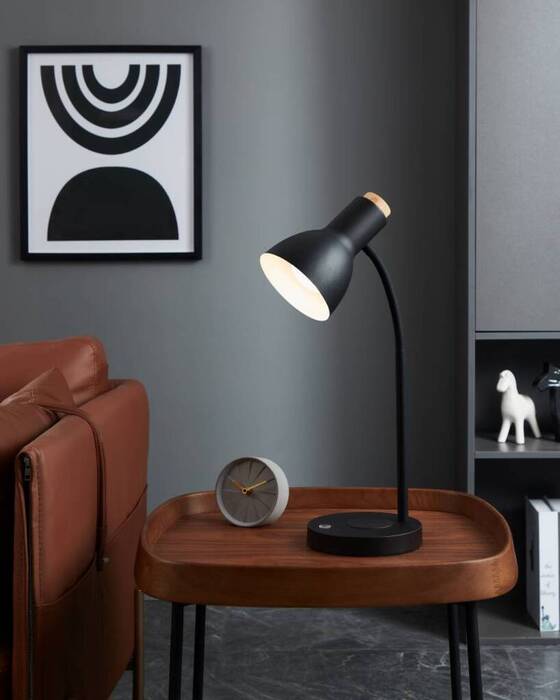 Eglo Veradal bordlampe med Qi oplader sort/træ