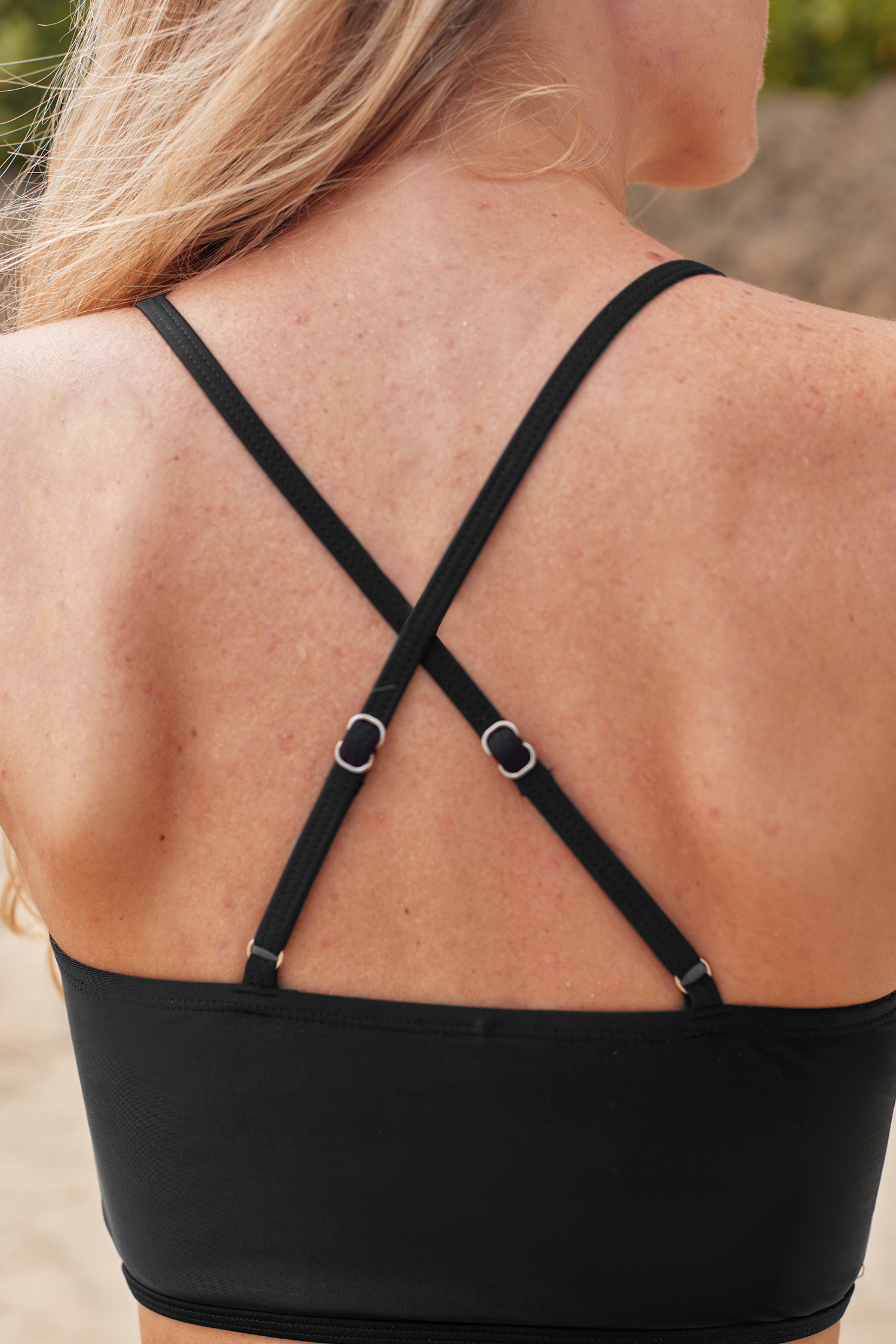 Bikini taille haute à col en V en mesh noir