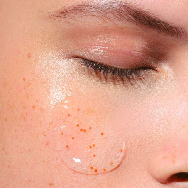 Doux Nettoyant Gommant Express de CLARINS