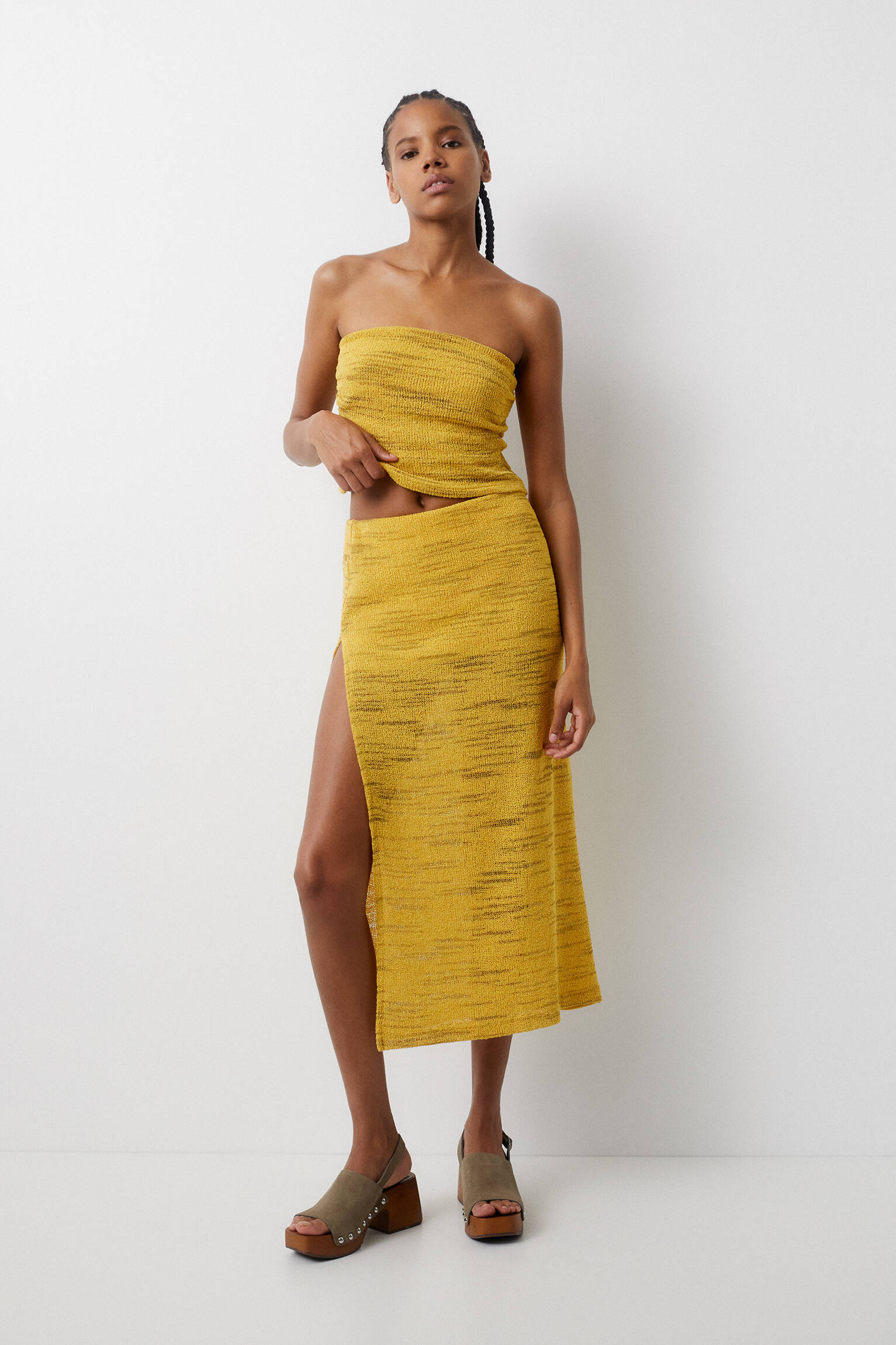 Top bandeau com costura vazada amarelo - Amarelo