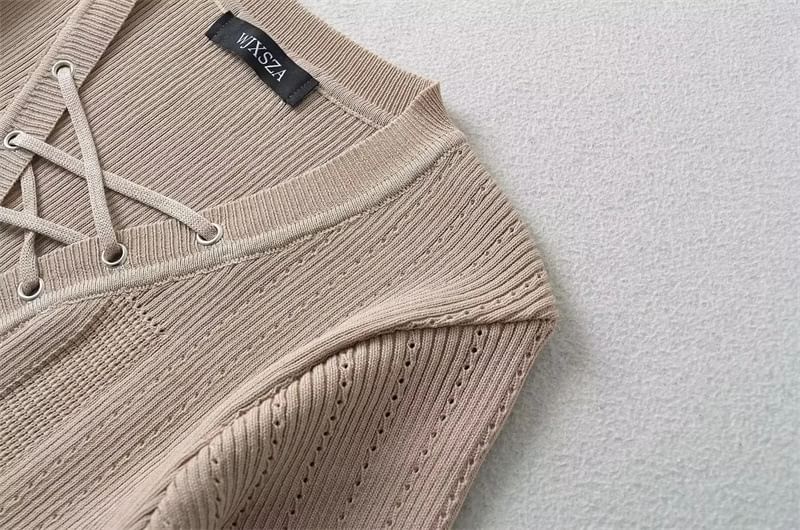 Bolgivy - Gebreide midi-jurk met korte mouwen en V-hals