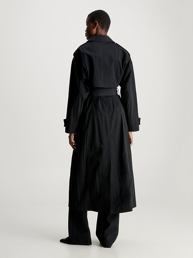 Trench coat oversized de náilon com babados