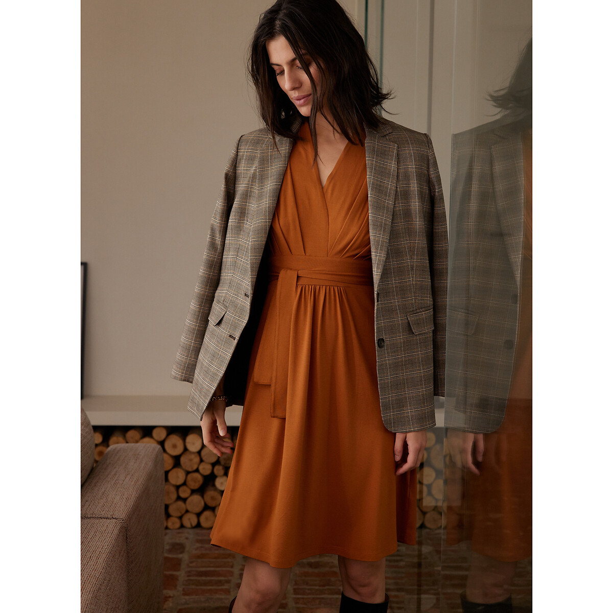 ANNE WEYBURN<br>Vestido com estampa de bandeiras, malha macia, mangas 3/4