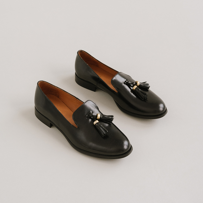 Mocassins à talons plats et bouts ronds  en cuir noir et or