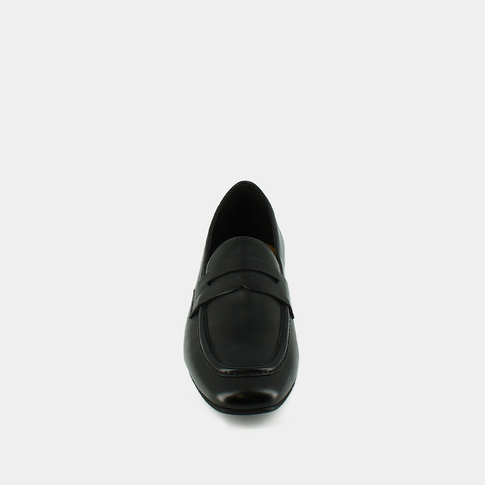 Mocassins à talons plats et bouts ronds  en cuir noir