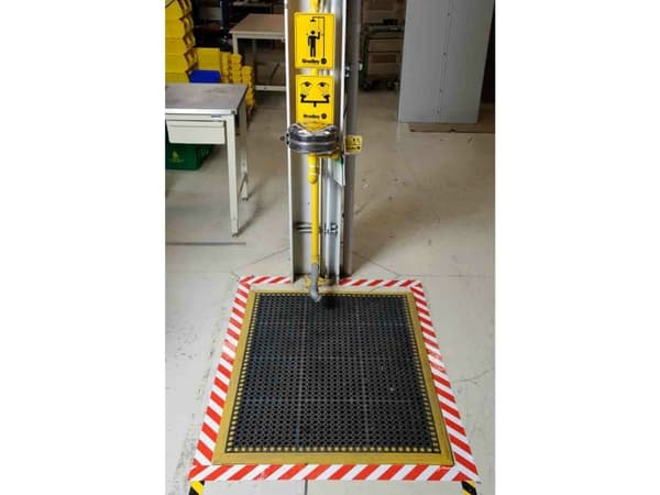 Brady, B-514, ToughStripe, gulvmerkebånd, polyester, rød/hvit, 50,8 mm x 30 m (104318)