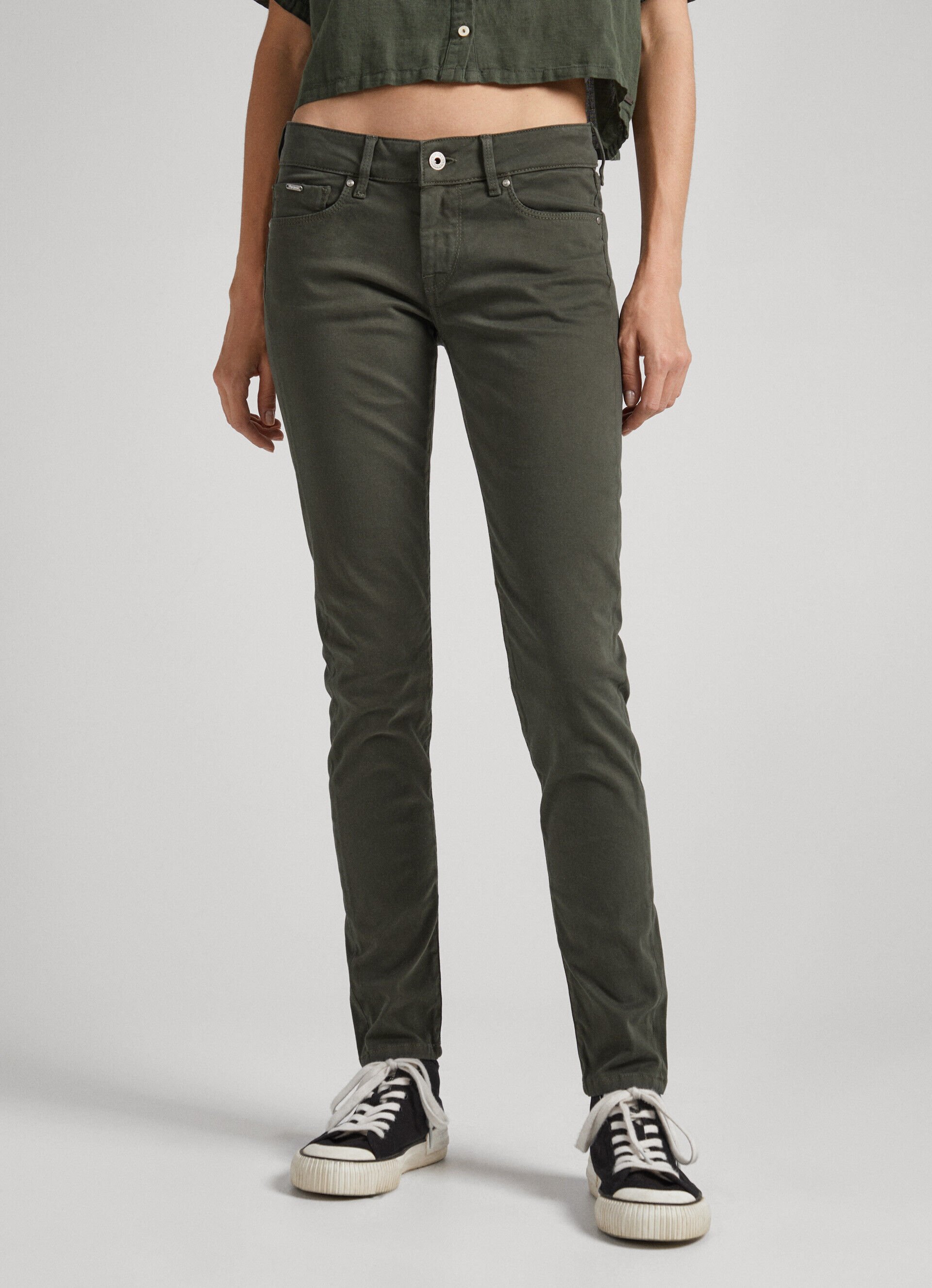 Calça skinny com 5 bolsos - verde oliva
