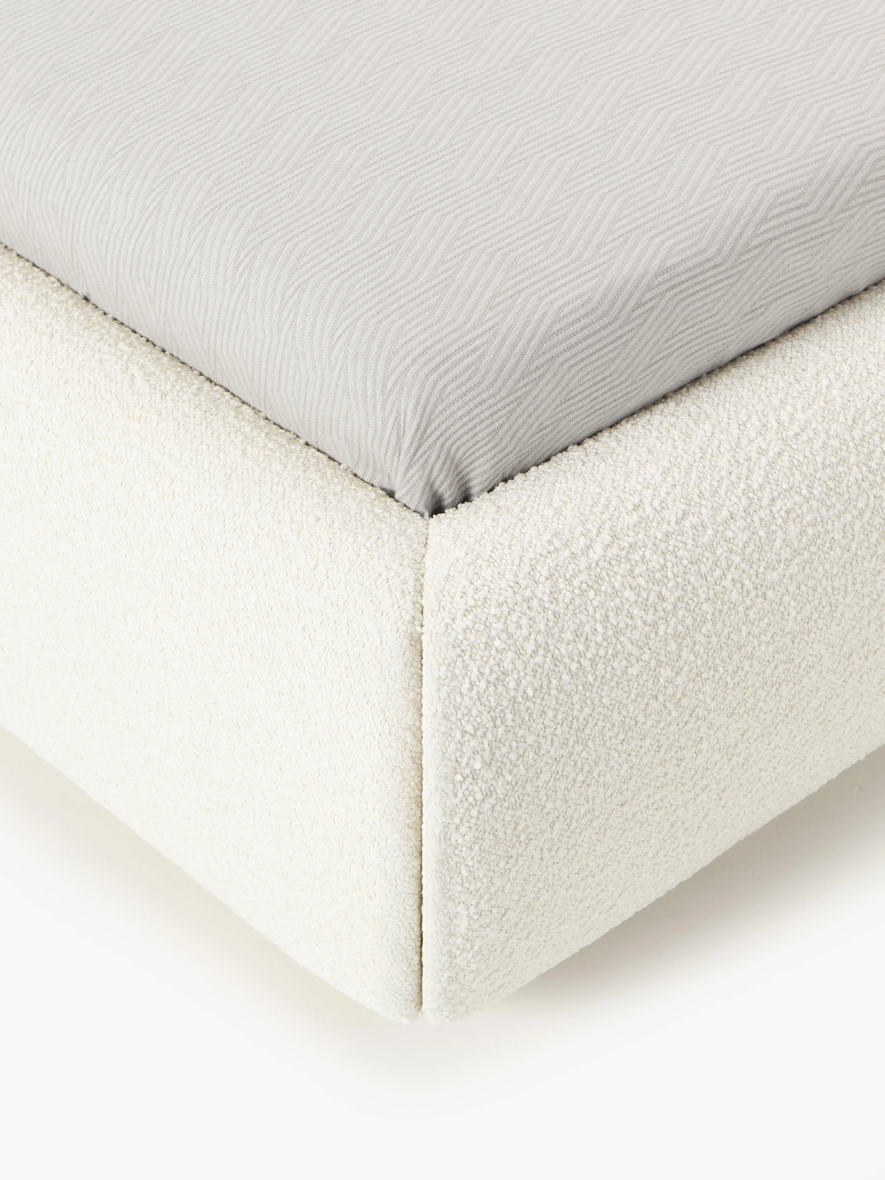 Bouclé gestoffeerd bed Alba