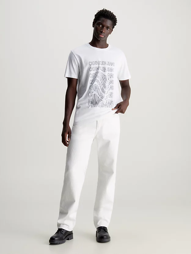 Camiseta com logotipo