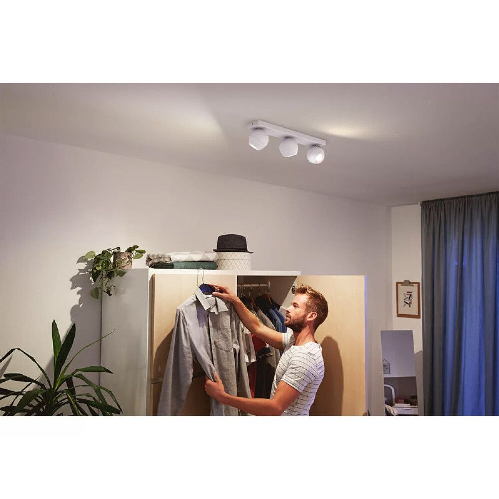 SPOTSKINNE PHILIPS HUE BUCKRAM TRIPPEL HVIT