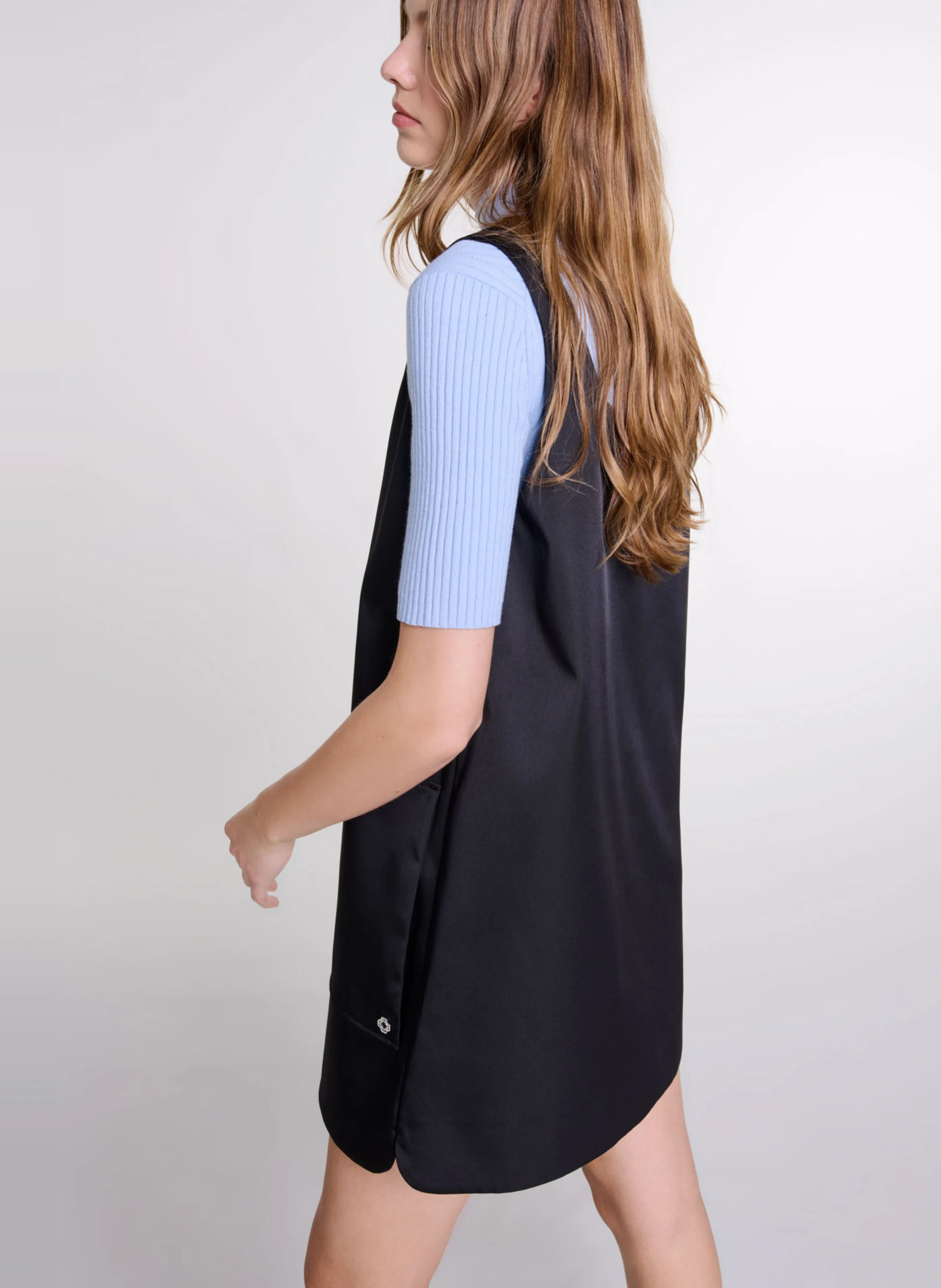 Robe courte col carré satinée | Noir