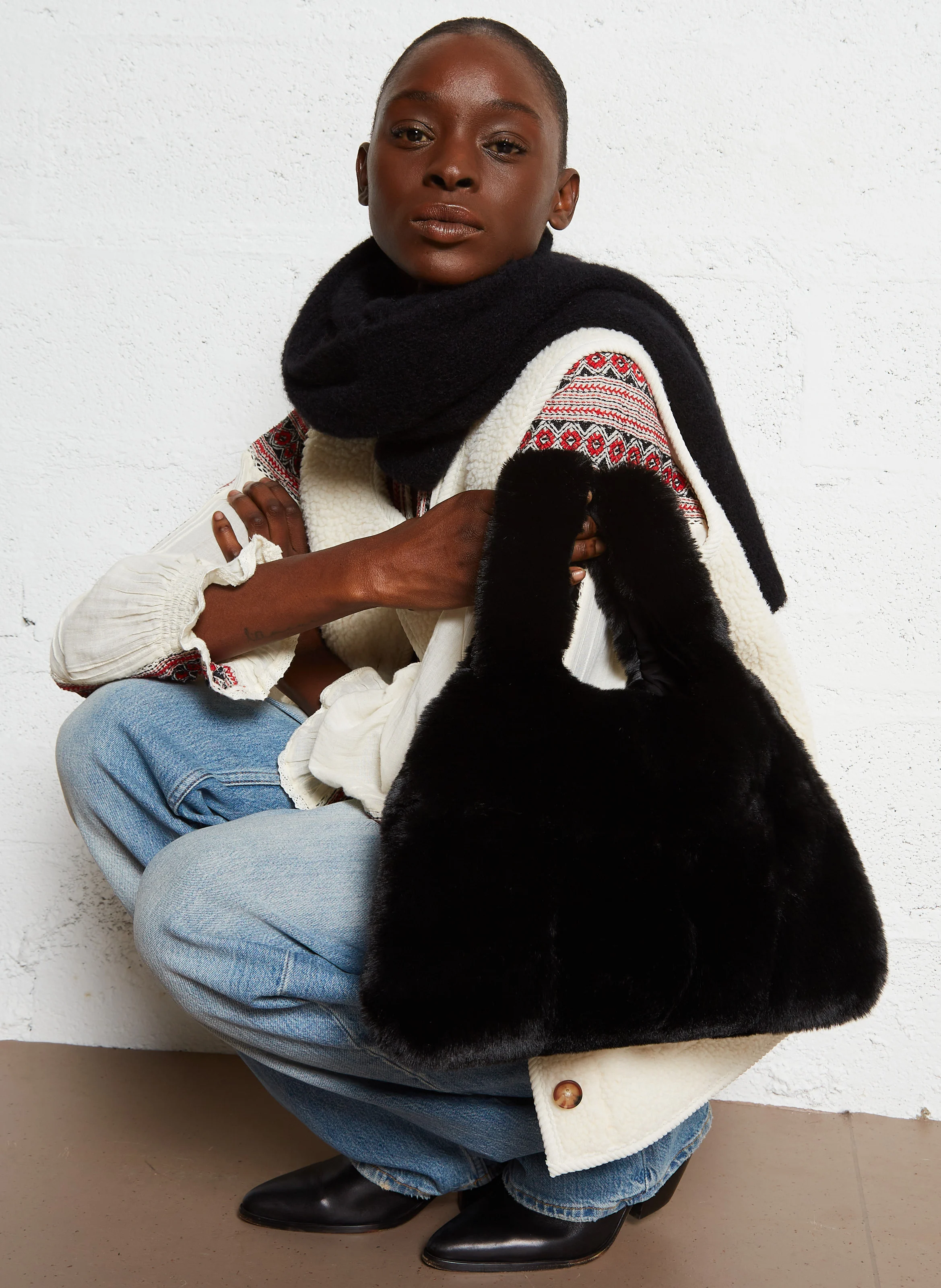 Sac à main aspect fourrure| Noir
