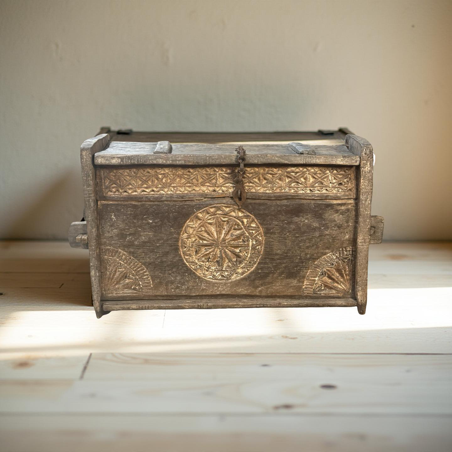 Opbergkist Himachal primitieve box uniek