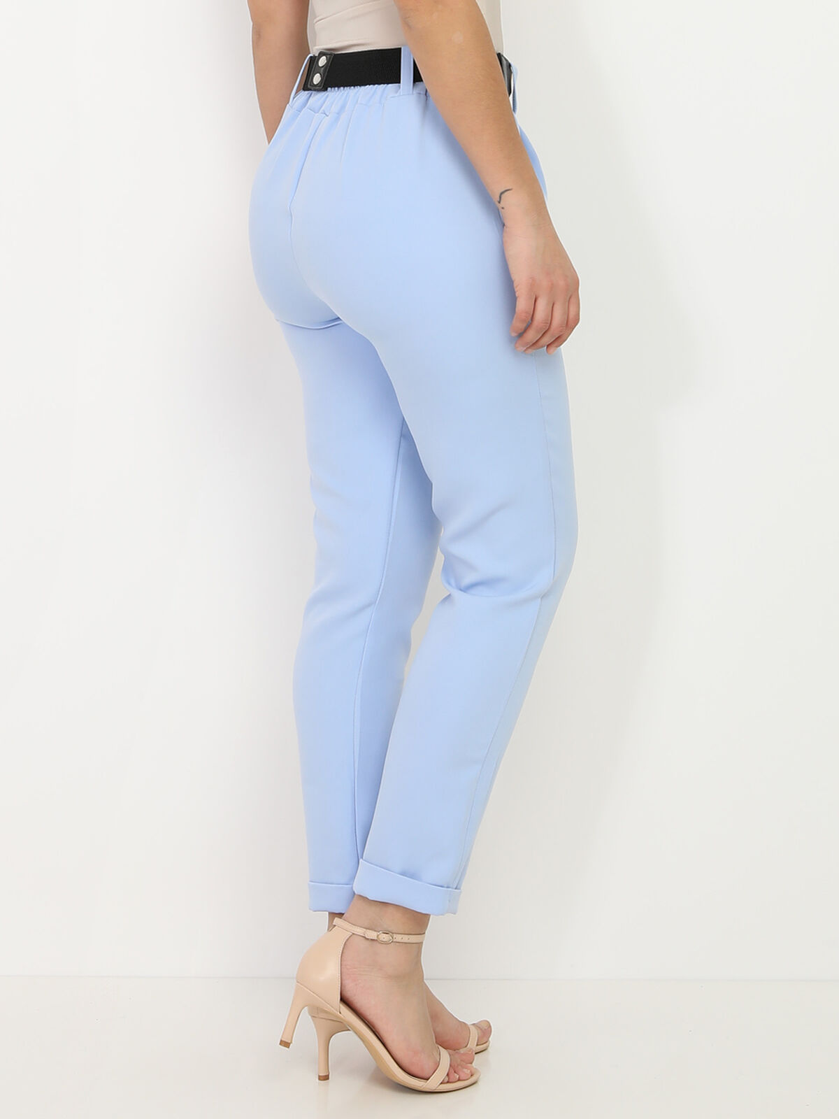 Pantalon droit avec ceinture à maillons- Bleu clair