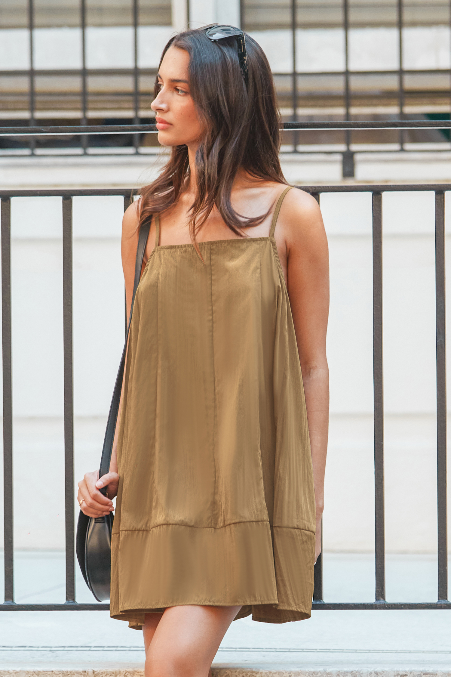 Robe mini sans manches à col carré kaki