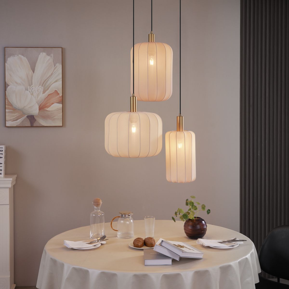 Japandi hanglamp zwart en goud met beige kap 3-lichts - Pluni