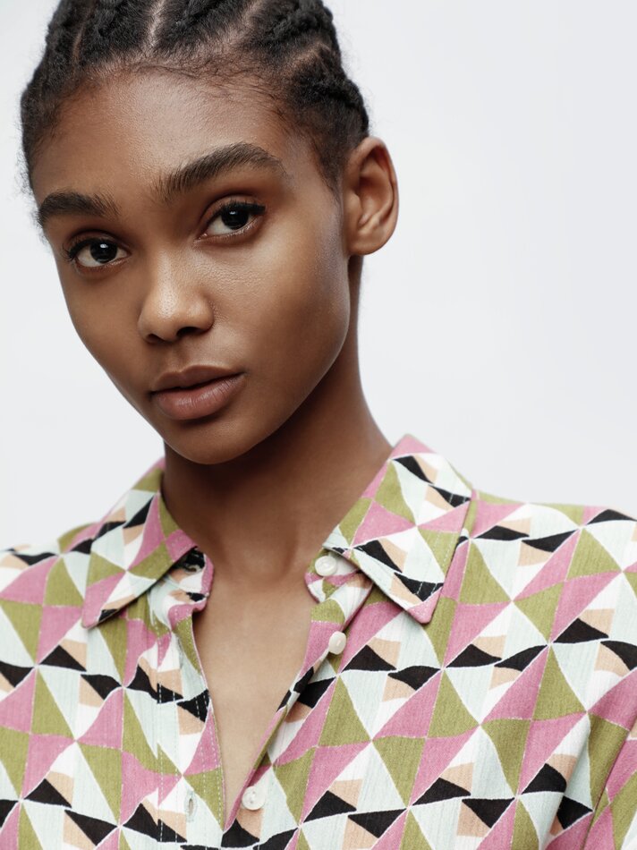 Camisa curta cropped de chambray - Tons de Verde